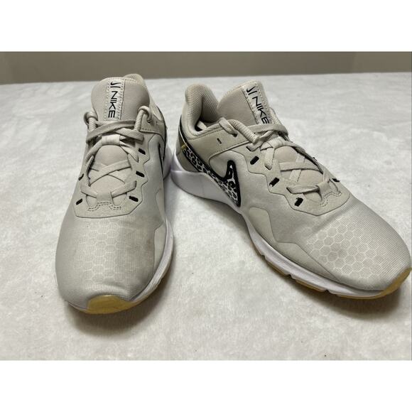 Nike Shoes Women’s Size 9 Legend Essential 2 Light Bone Wheat White Black - Picture 3 of 7